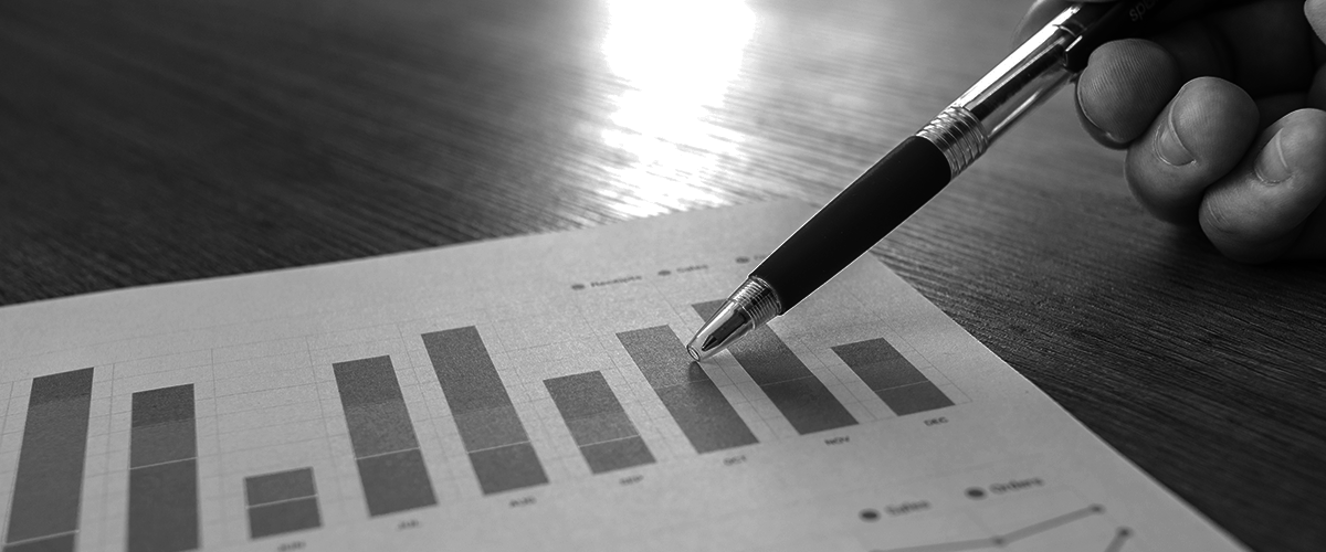 analytics vs reporting graph and a pen